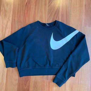 cropped black nike sweatshirt